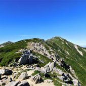 長野駒ケ岳山頂へ 