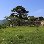 兵庫、但馬、武田城跡、晩秋には雲海に浮かぶ 