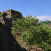 兵庫、但馬、秋に城跡が雲海に浮かぶ 
