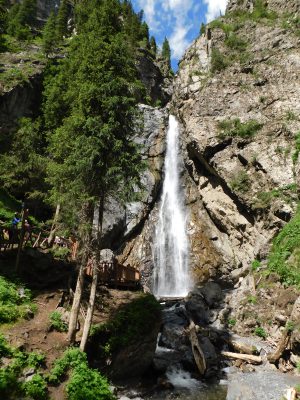 新疆ウィグル自治区・天山天池 南山牧場の写真　天山の山懐に抱かれて2-9