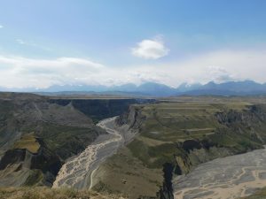 新疆ウィグル自治区・天山天池 南山牧場の写真　天山の山懐に抱かれて3-11