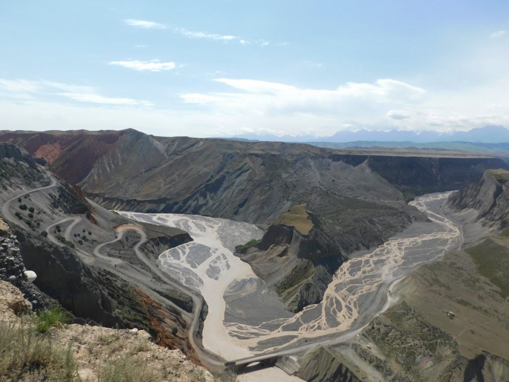 新疆ウィグル自治区・天山天池 南山牧場の写真　天山の山懐に抱かれて3-2