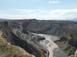 新疆ウィグル自治区・天山天池 南山牧場の写真　天山の山懐に抱かれて3-6