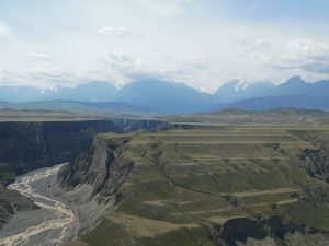 新疆ウィグル自治区・天山天池 南山牧場の写真　天山の山懐に抱かれて3-7