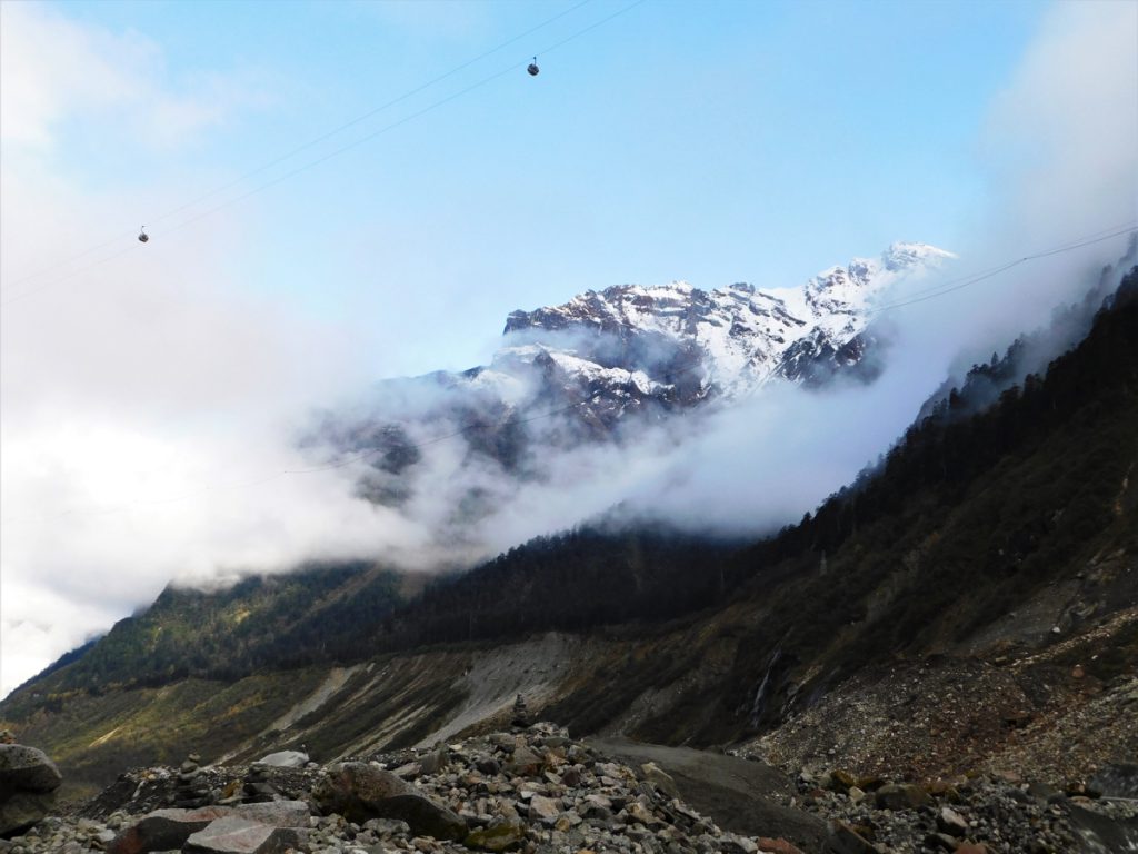 四川省・貢嗄（コンガ）山と海螺（ハイロウ）溝の写真　高山を仰ぐ壮大なドラマ2-1