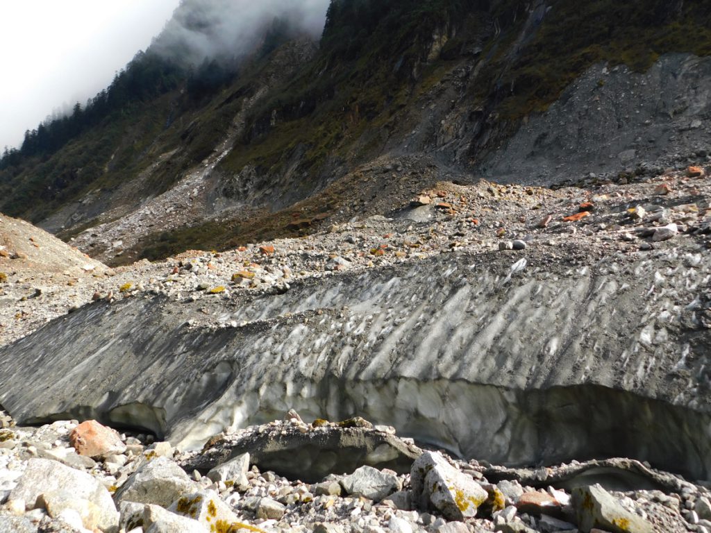 四川省・貢嗄（コンガ）山と海螺（ハイロウ）溝の写真　高山を仰ぐ壮大なドラマ2-2