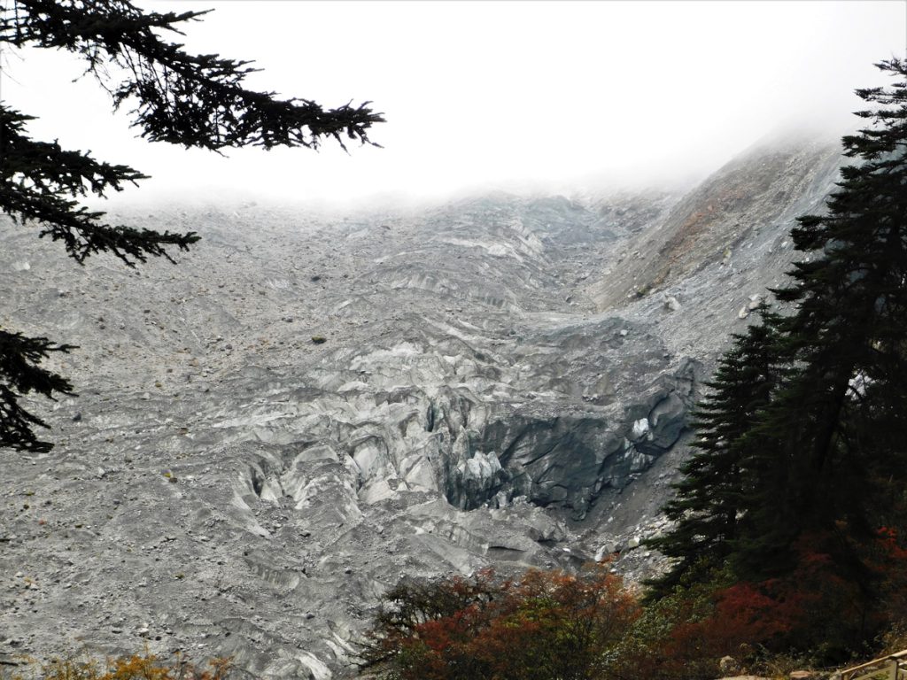 四川省・貢嗄（コンガ）山と海螺（ハイロウ）溝の写真　高山を仰ぐ壮大なドラマ2-3