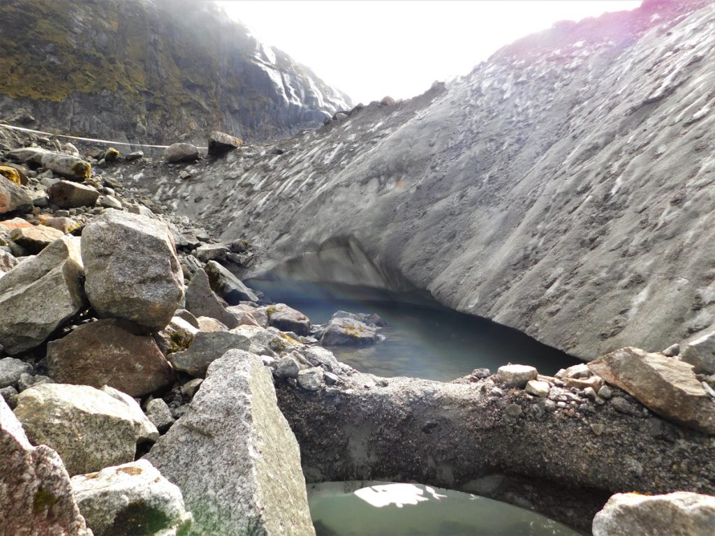 四川省・貢嗄（コンガ）山と海螺（ハイロウ）溝の写真　高山を仰ぐ壮大なドラマ2-5