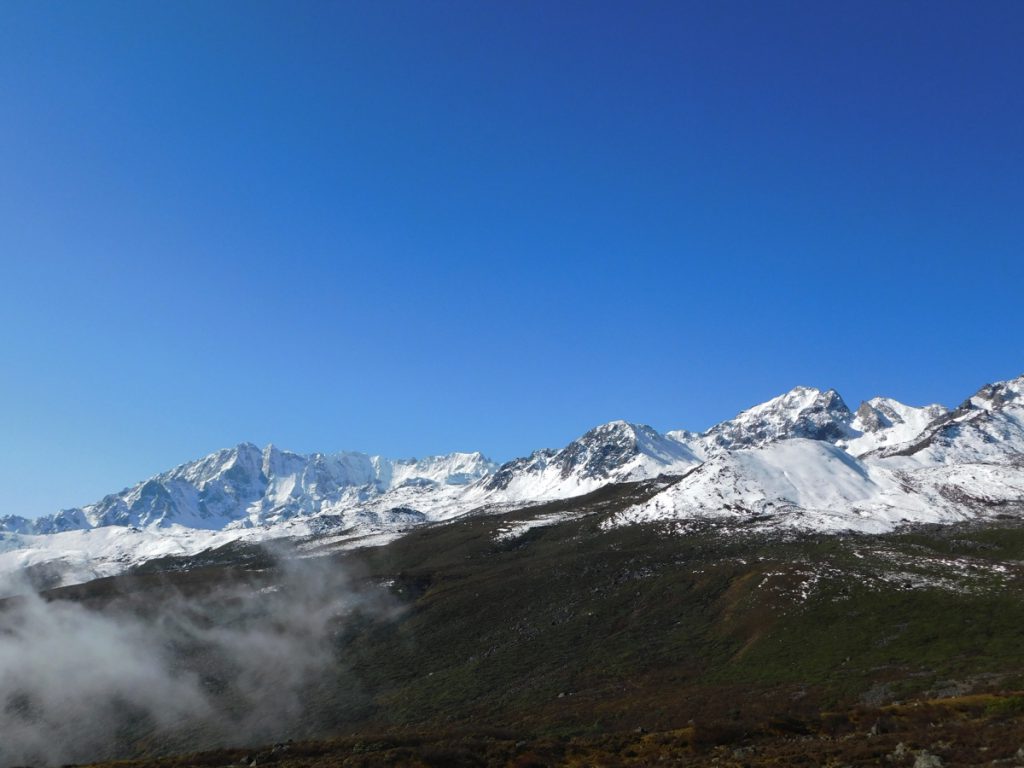四川省・紅石公園 紅石公園から康定へ 折多山 貢嗄（コンガ）山 天路十八号と理塘 海子山の写真　亜丁への道2-1