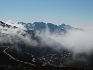 四川省・紅石公園 紅石公園から康定へ 折多山 貢嗄（コンガ）山 天路十八号と理塘 海子山の写真　亜丁への道2-10