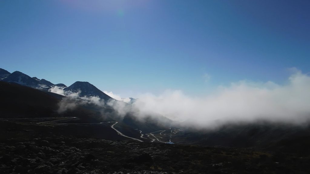 四川省・紅石公園 紅石公園から康定へ 折多山 貢嗄（コンガ）山 天路十八号と理塘 海子山の写真　亜丁への道2-5