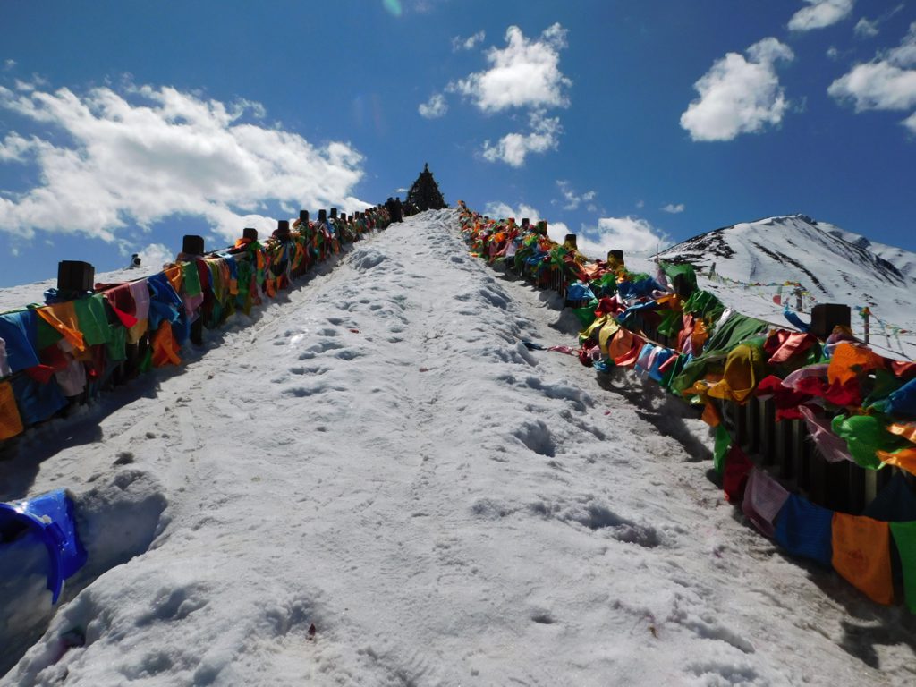 四川省・紅石公園 紅石公園から康定へ 折多山 貢嗄（コンガ）山 天路十八号と理塘 海子山の写真　亜丁への道3-2