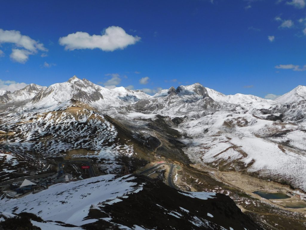 四川省・紅石公園 紅石公園から康定へ 折多山 貢嗄（コンガ）山 天路十八号と理塘 海子山の写真　亜丁への道3-3