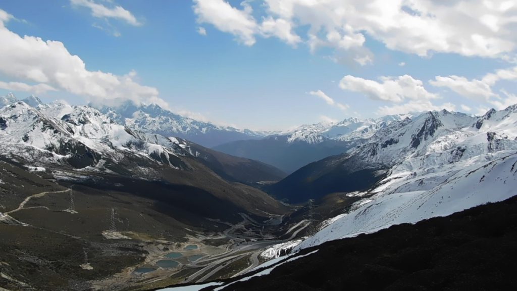 四川省・紅石公園 紅石公園から康定へ 折多山 貢嗄（コンガ）山 天路十八号と理塘 海子山の写真　亜丁への道3-5