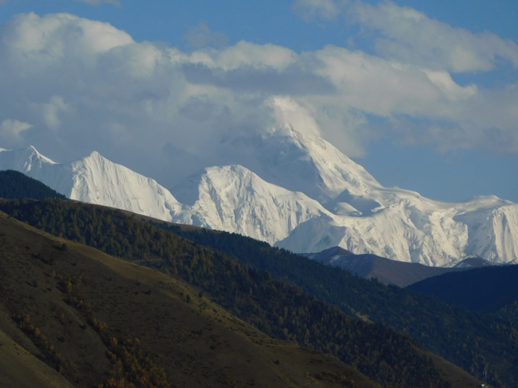 四川省・紅石公園 紅石公園から康定へ 折多山 貢嗄（コンガ）山 天路十八号と理塘 海子山の写真　亜丁への道4-2