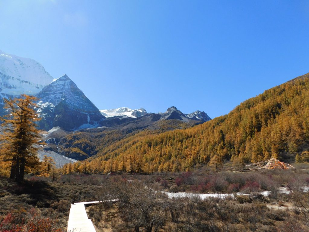 四川省・仙乃日の写真　神々の山2-1