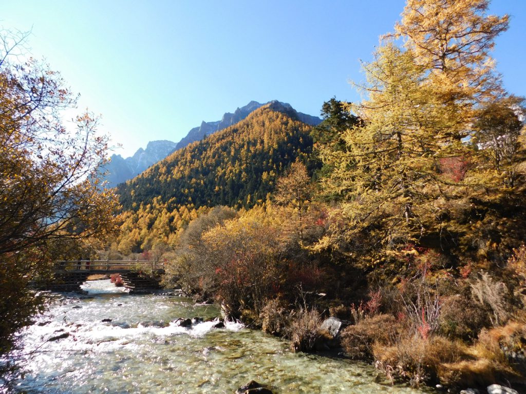 四川省・仙乃日の写真　神々の山2-2