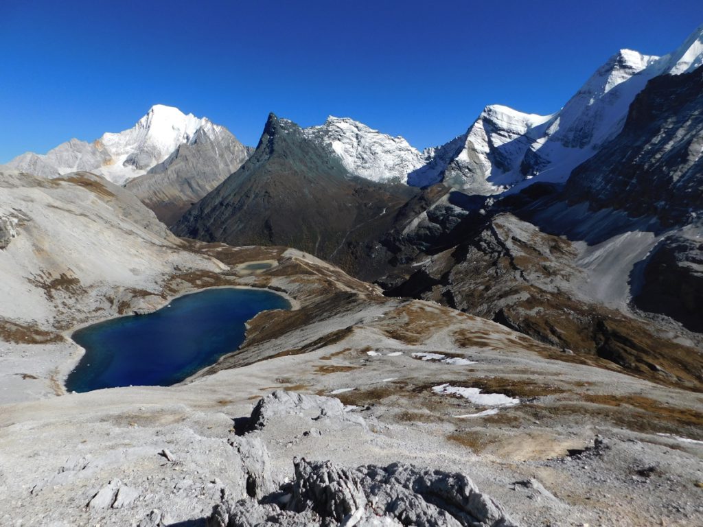 四川省・牛奶海と五色海への道 牛奶海 五色海の写真　感涙のブルー3-3
