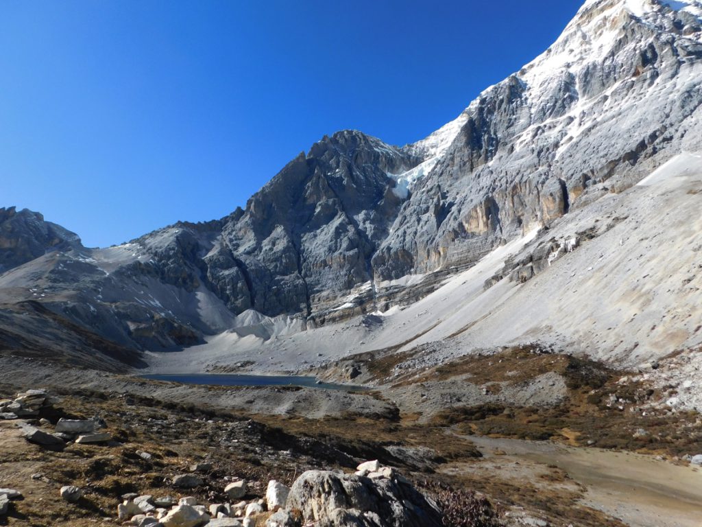 四川省・牛奶海と五色海への道 牛奶海 五色海の写真　感涙のブルー3-4