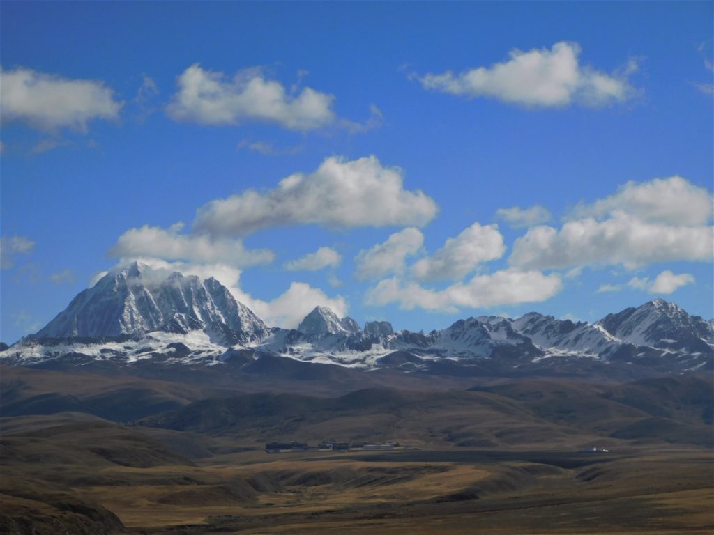四川省・新都橋の霜の朝 塔公寺 塔公草原の写真　祈りの道を行く3-1
