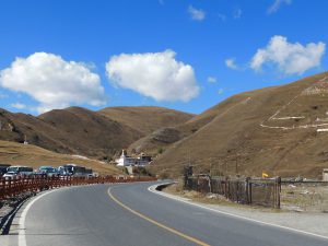 四川省・新都橋の霜の朝 塔公寺 塔公草原の写真　祈りの道を行く3-10