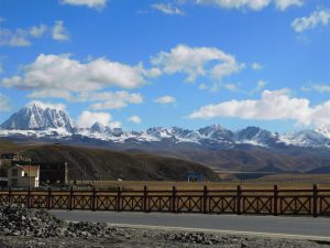 四川省・新都橋の霜の朝 塔公寺 塔公草原の写真　祈りの道を行く3-11