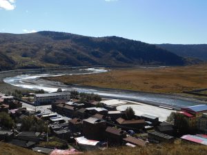 四川省・新都橋の霜の朝 塔公寺 塔公草原の写真　祈りの道を行く3-7