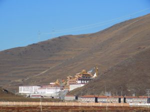 四川省・新都橋の霜の朝 塔公寺 塔公草原の写真　祈りの道を行く3-8