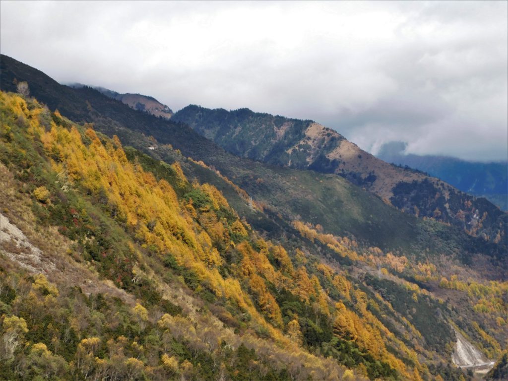 四川省・八美から丹巴路へ 雅拉雪山を望む 紅葉の丹巴路1 紅葉の丹巴路2 四姑娘山の秋の写真 錦秋の丹巴路を行く3-5