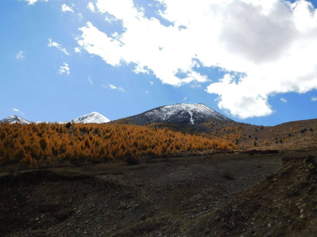 四川省・八美から丹巴路へ 雅拉雪山を望む 紅葉の丹巴路１ 紅葉の丹巴路２ 四姑娘山の秋の写真　錦秋の丹巴路を行く4-1