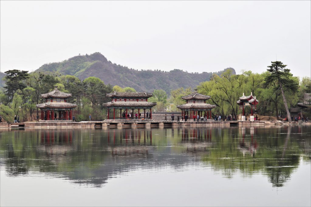 北京、河北省・北京から河北路を内モンゴルへ 奇岩の回廊（承徳近郊） 避暑山庄 普陀宗乗之廟 普楽寺夕景の写真　清朝四大皇帝、康熙帝ゆかりの地を訪ねて3-5