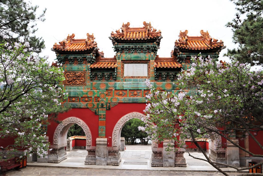 北京、河北省・北京から河北路を内モンゴルへ 奇岩の回廊（承徳近郊） 避暑山庄 普陀宗乗之廟 普楽寺夕景の写真　清朝四大皇帝、康熙帝ゆかりの地を訪ねて4-2