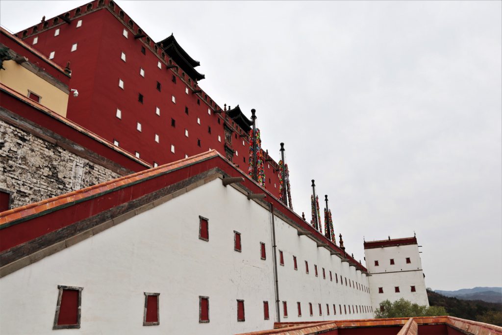 北京、河北省・北京から河北路を内モンゴルへ 奇岩の回廊（承徳近郊） 避暑山庄 普陀宗乗之廟 普楽寺夕景の写真　清朝四大皇帝、康熙帝ゆかりの地を訪ねて4-3