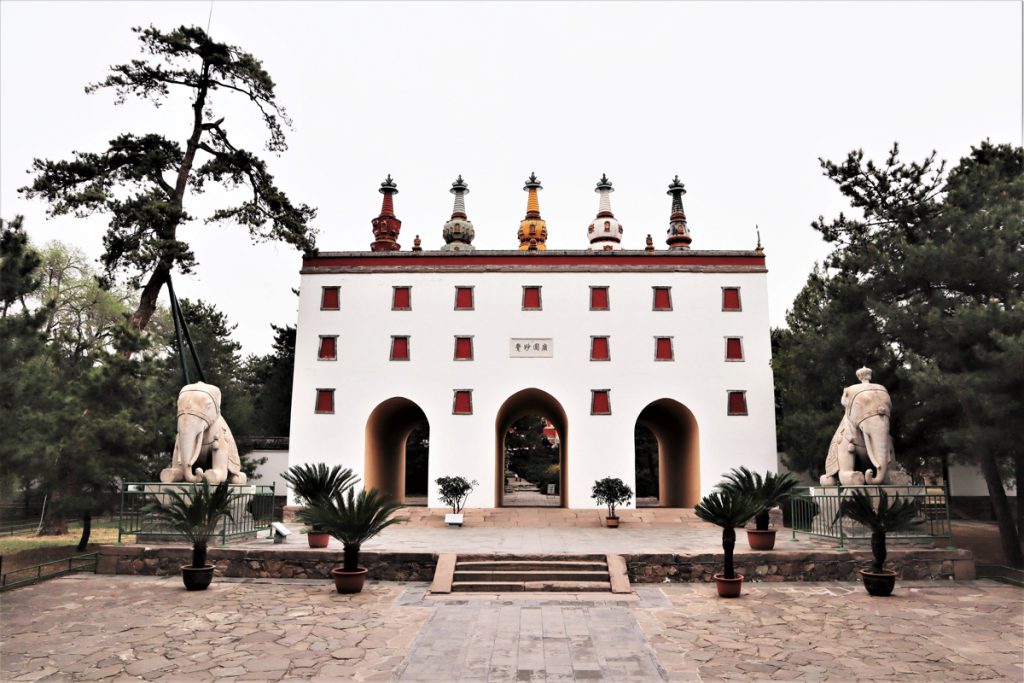 北京、河北省・北京から河北路を内モンゴルへ 奇岩の回廊（承徳近郊） 避暑山庄 普陀宗乗之廟 普楽寺夕景の写真　清朝四大皇帝、康熙帝ゆかりの地を訪ねて4-4