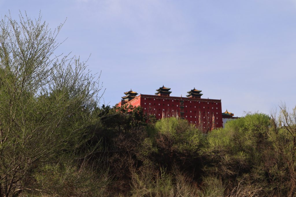 北京、河北省・北京から河北路を内モンゴルへ 奇岩の回廊（承徳近郊） 避暑山庄 普陀宗乗之廟 普楽寺夕景の写真　清朝四大皇帝、康熙帝ゆかりの地を訪ねて4-5