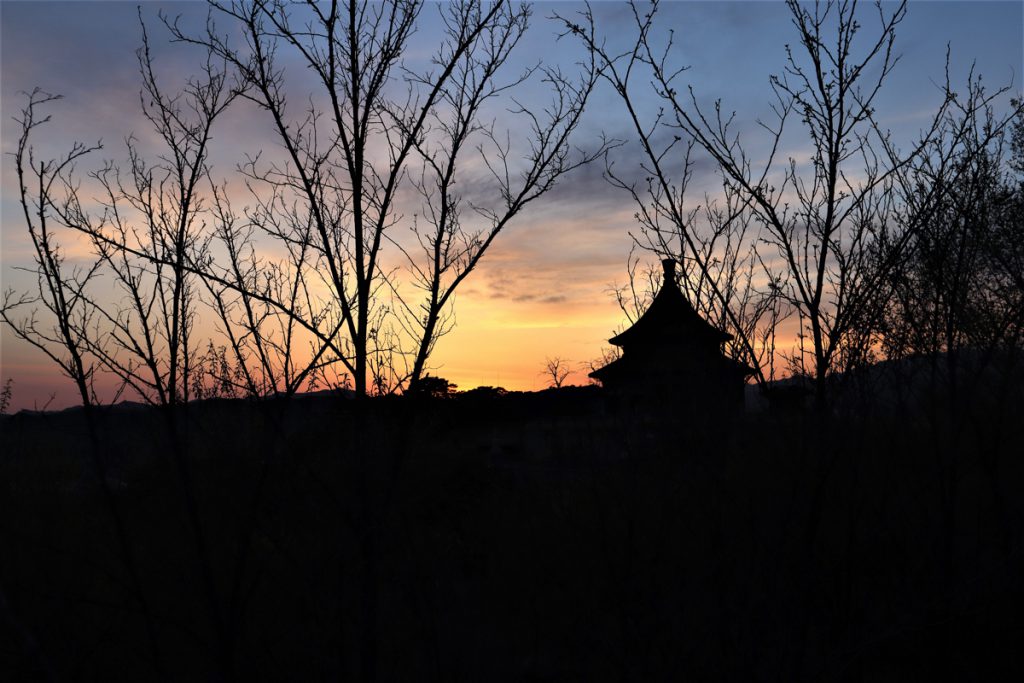 北京、河北省・北京から河北路を内モンゴルへ 奇岩の回廊（承徳近郊） 避暑山庄 普陀宗乗之廟 普楽寺夕景の写真　清朝四大皇帝、康熙帝ゆかりの地を訪ねて5-3