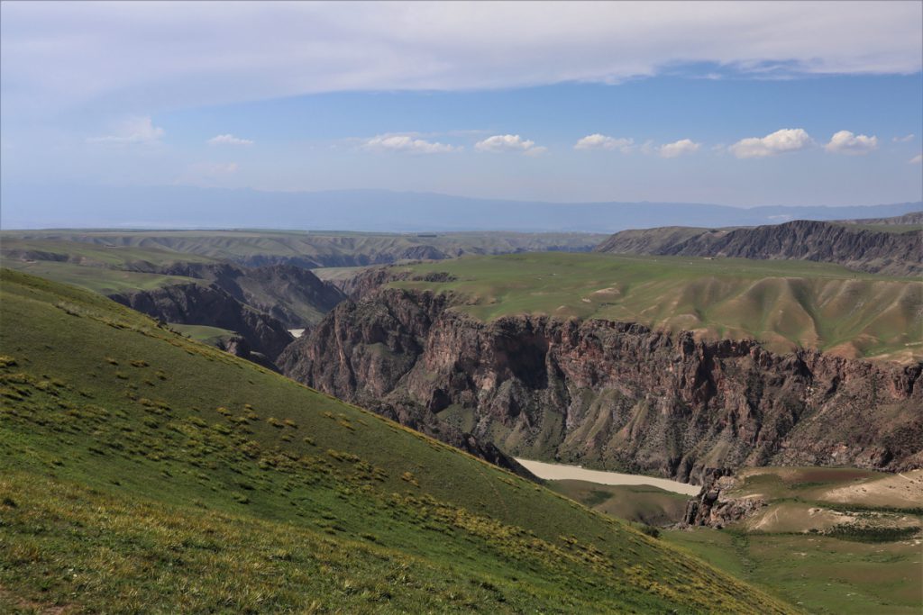 新疆ウィグル自治区・濶克蘇（コクス）大峡谷の写真　天山の峡谷美2-2