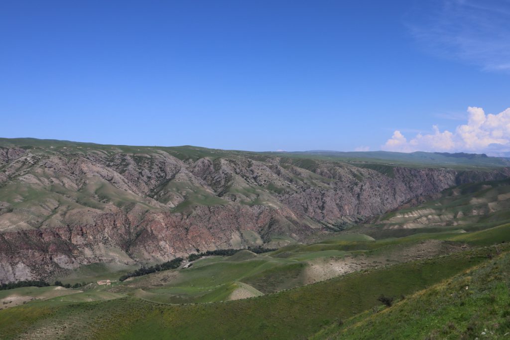 新疆ウィグル自治区・濶克蘇（コクス）大峡谷の写真　天山の峡谷美2-3