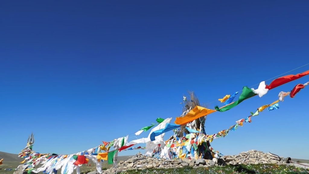 新疆ウィグル自治区・中天山から国道218号を行くの写真 天山の浪漫の回廊3-1