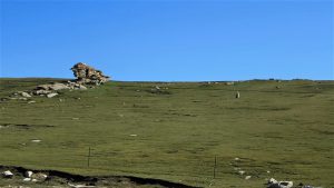 新疆ウィグル自治区・中天山から国道218号を行くの写真 天山の浪漫の回廊3-8