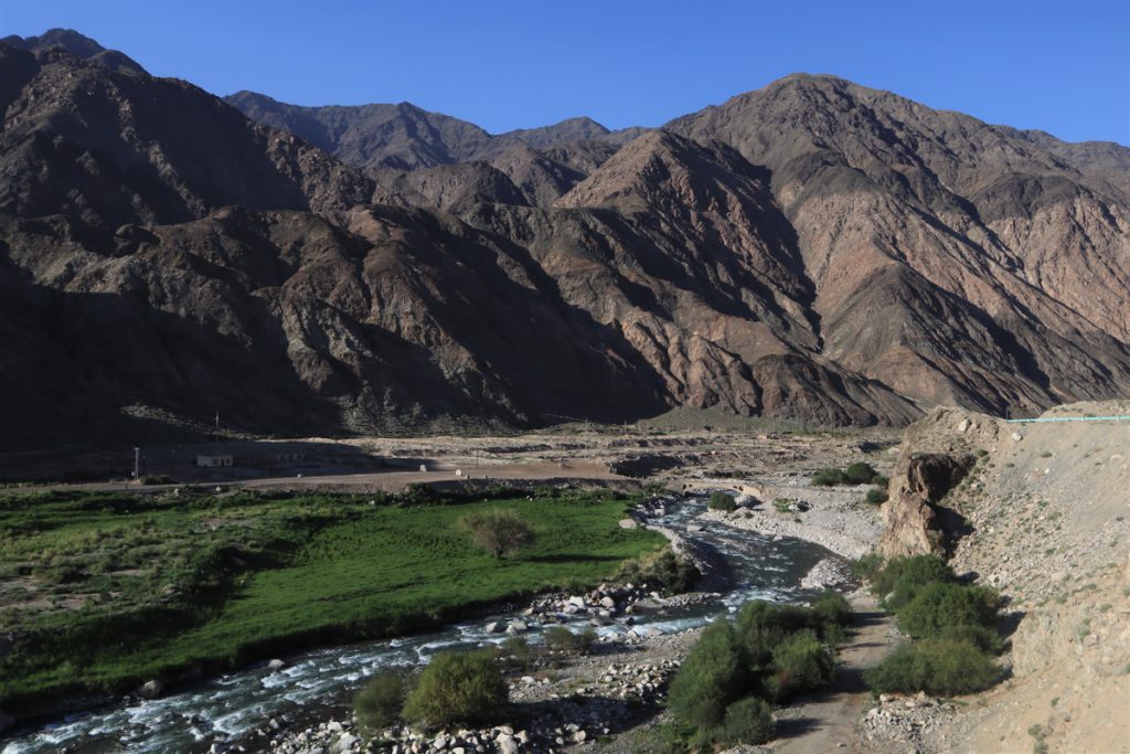 新疆ウィグル自治区・阿拉溝から托克遜への写真　浪漫の回廊から褐色の大地へ3-2