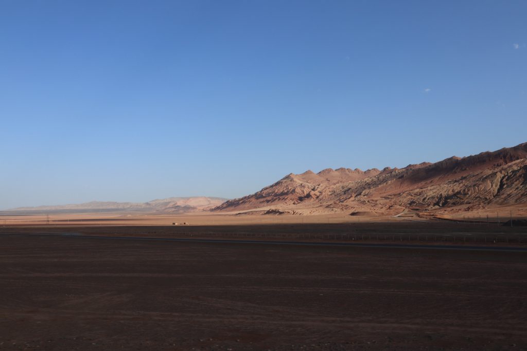 新疆ウィグル自治区・火焔山／葡萄溝の写真　灼熱の大地を歩き緑の谷で憩う-1