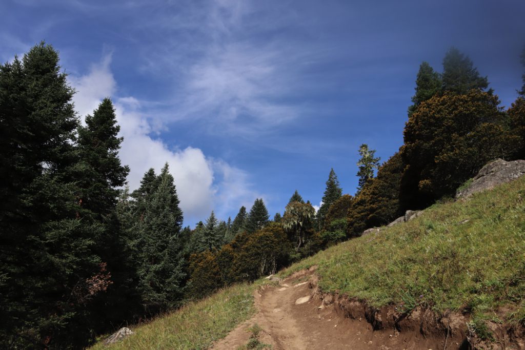 四川省・成都賽窄巷子、塔嶺村、葫芦海への登山道、葫芦海の写真　仙境の村、党嶺から葫芦海に登る3-4