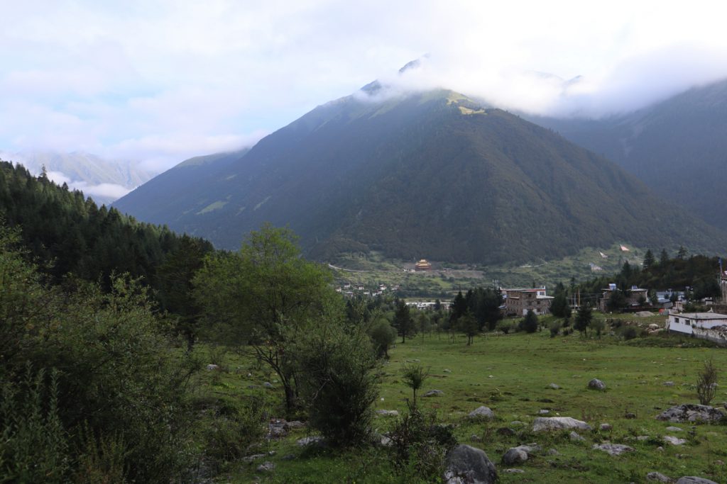四川省・成都賽窄巷子、塔嶺村、葫芦海への登山道、葫芦海の写真　仙境の村、党嶺から葫芦海に登る3-5