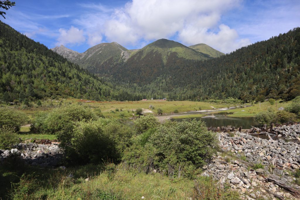 四川省・成都賽窄巷子、塔嶺村、葫芦海への登山道、葫芦海の写真　仙境の村、党嶺から葫芦海に登る4-2