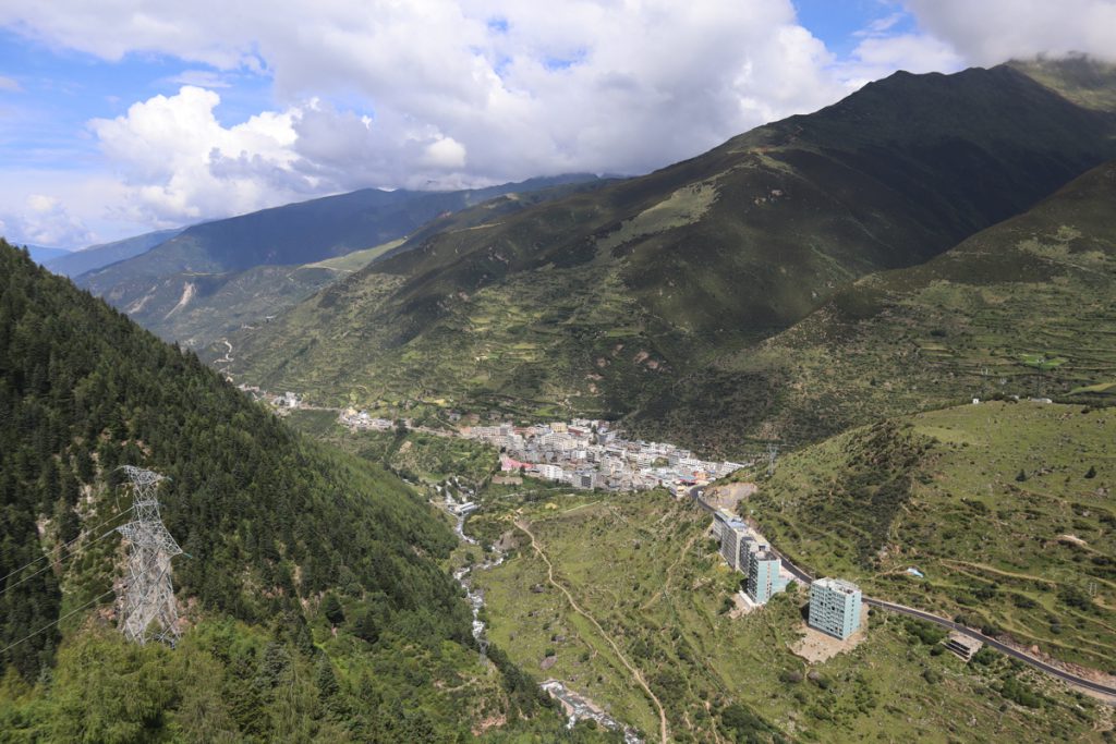 四川省・長坪溝、枯樹灘、四姑娘山鎮から大本営ベースキャンプへ、大峰山頂の写真 四姑娘山、大峰を登る2-4