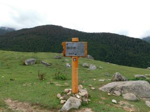 四川省・長坪溝、枯樹灘、四姑娘山鎮から大本営ベースキャンプへ、大峰山頂の写真 四姑娘山、大峰を登る2-6
