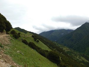 四川省・長坪溝、枯樹灘、四姑娘山鎮から大本営ベースキャンプへ、大峰山頂の写真 四姑娘山、大峰を登る2-9