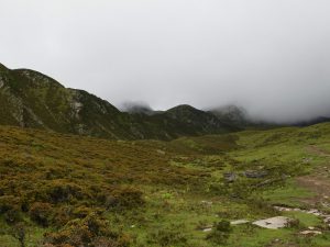 四川省・長坪溝、枯樹灘、四姑娘山鎮から大本営ベースキャンプへ、大峰山頂の写真　四姑娘山、大峰を登る4-6