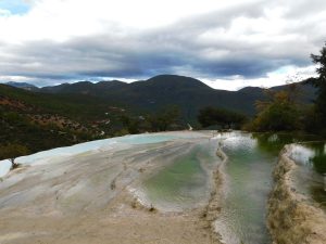 雲南省・白水台の写真　白とブルーの神秘2-11